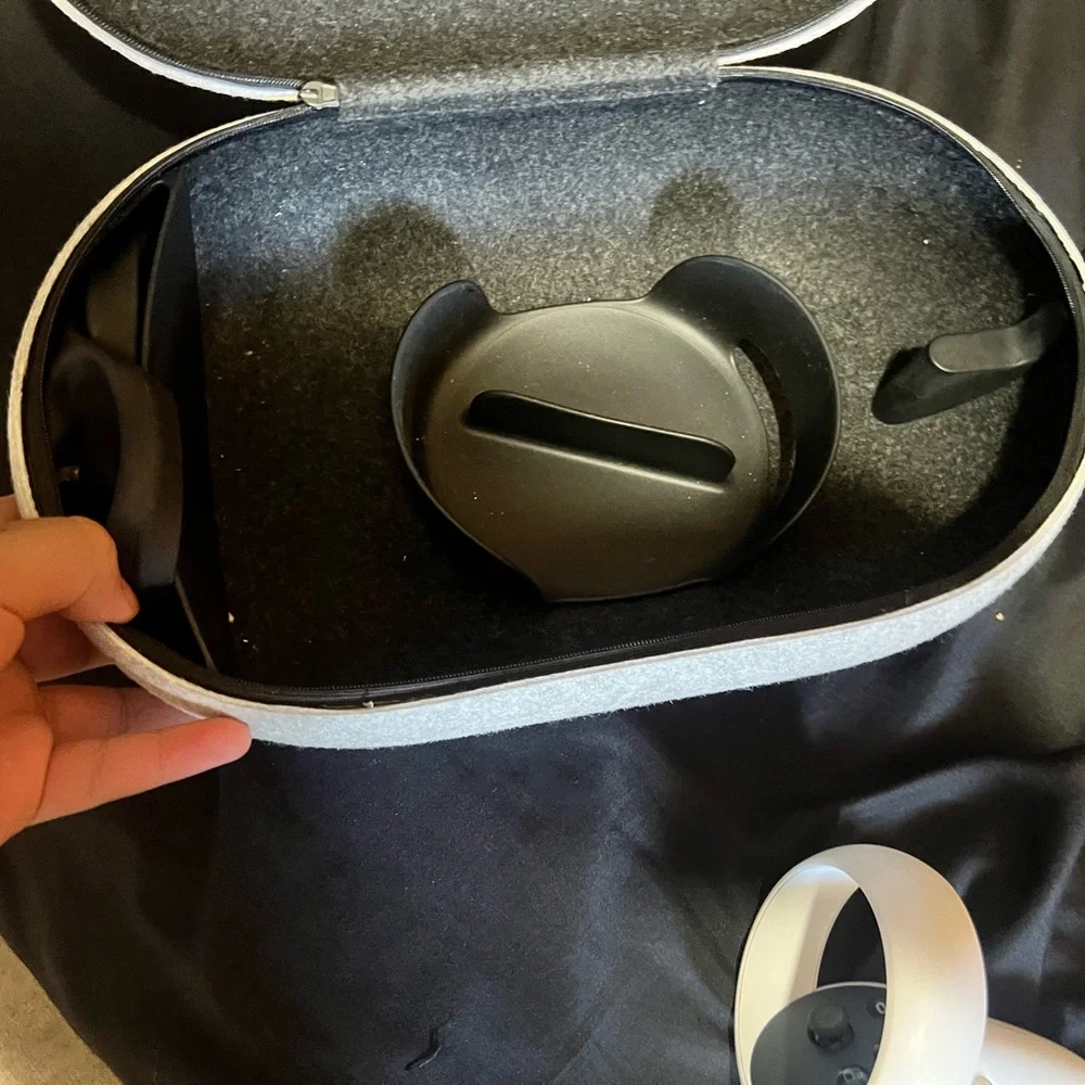Oculus quest 2 & case